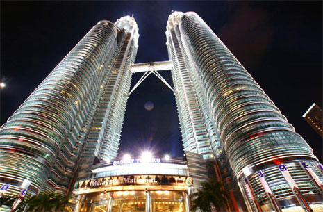 Photo credit: mapio.net Petronas Towers at night